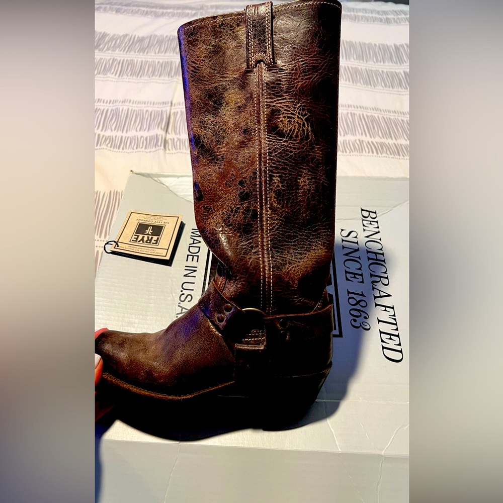 💥SOLD💥FRYE DISTRESSED HARNESS BOOTS..EXCELLENT CONDITION..GENTLY USED SIZE 6.5
